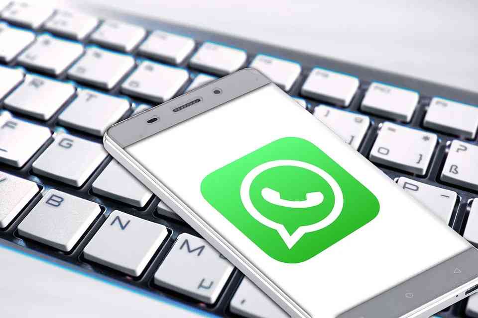 how to link whatsapp with laptop